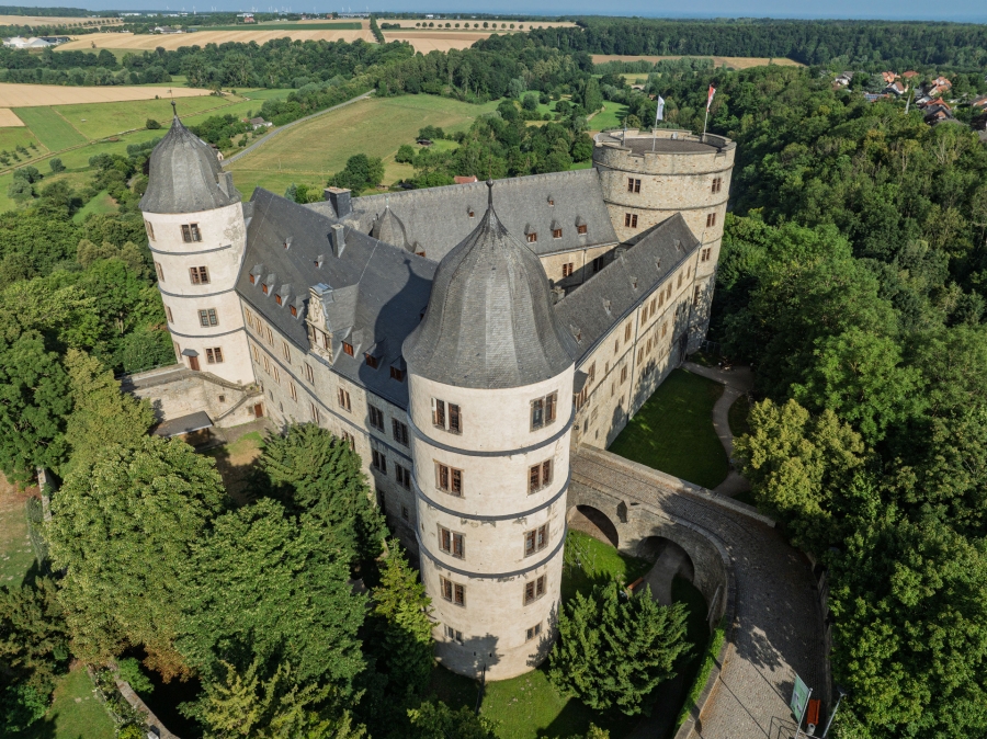 Samstag, 29. August: Kreismuseum Wewelsburg beteiligt sich an der Paderborner Museumsnacht unter anderem mit einer Nordturmbesteigung zum Sonnenuntergang und Open Piano. ©Kreismuseum Wewelsburg, RLS Jakobsmeyer